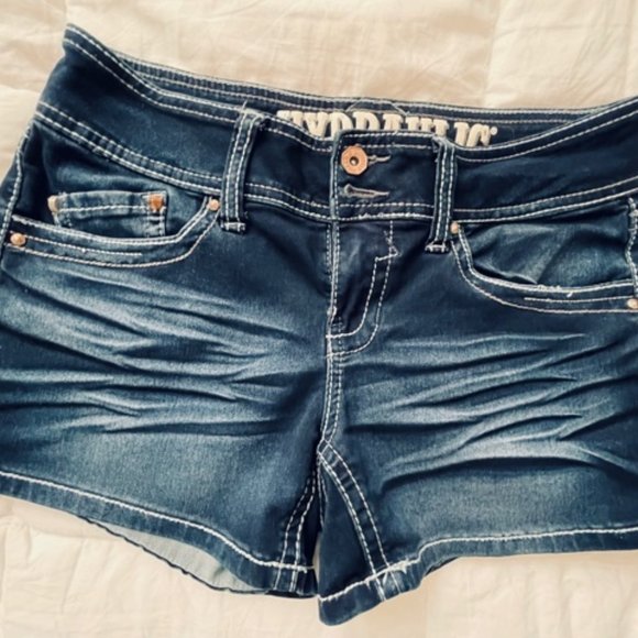 Hydraulic Lola Curvy Jean Shorts - Picture 1 of 7